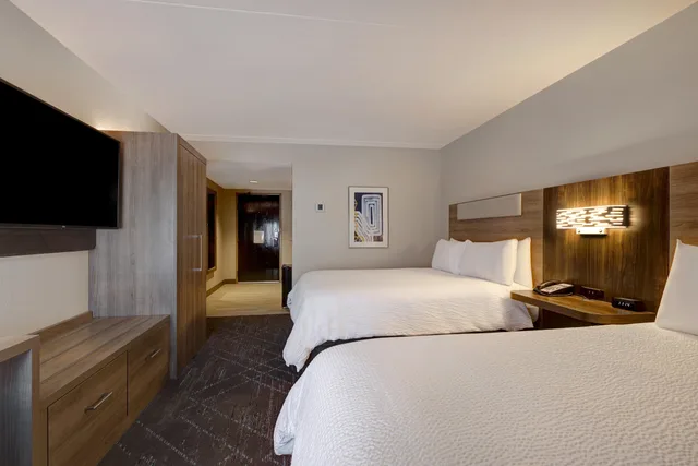 غرفة بسريرين مزدوجين لذوي الإعاقة، Holiday Inn Express Hotel And Suites Kansas City Ku Medical Center 1/4