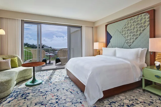 غرفة بسرير كينج بشرفة، The St. Regis Bermuda Resort 1/2