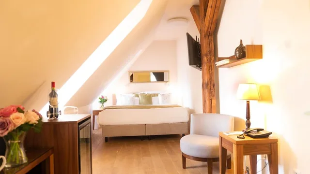 Classic, Twin Beds, Attic، Hotel Golden Key Prague 1/2
