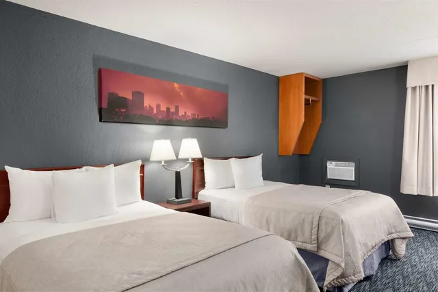 غرفة قياسية بسرير مزدوج، Travelodge by Wyndham Edmonton West 1/3