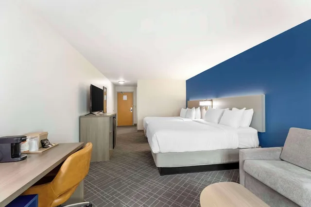 Upgrade, Efficiency, Suite, King and Queen Bed, Sofa، Comfort Inn & Suites Glenwood Springs On The River 3/10