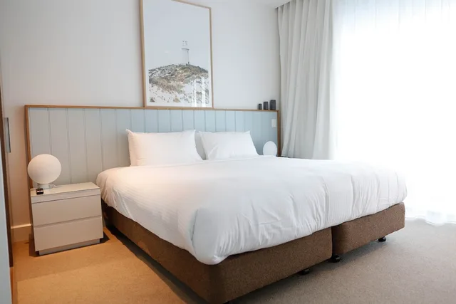 2 Bedrooms, Suite, 2 King Beds, Urban View، The Sands Torquay 2/6