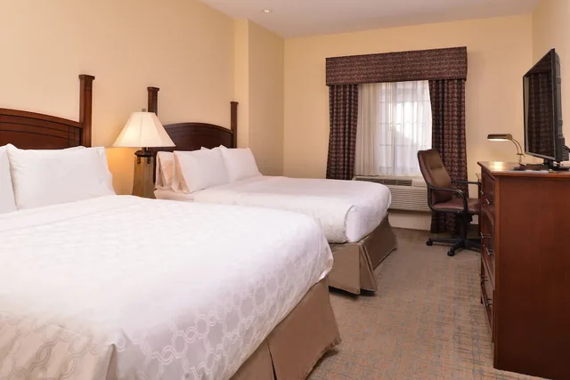 جناح بسرير كينج وسريرين مزدوجين بغرفتي نوم بمطبخ، Staybridge Suites Oklahoma City 4/10