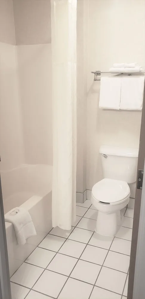 غرفة قياسية بسرير كينج، Quality Inn Louisville - Boulder 5/5