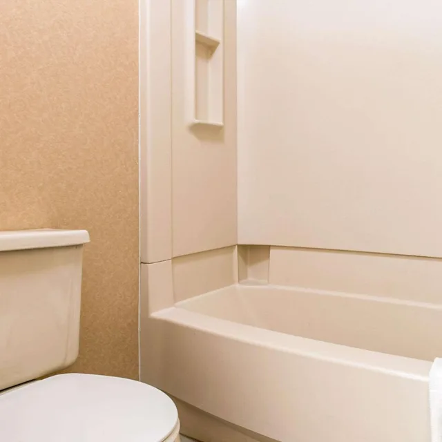 Standard, King Bed, Smoking, Econo Lodge Holland - Toledo 5/8