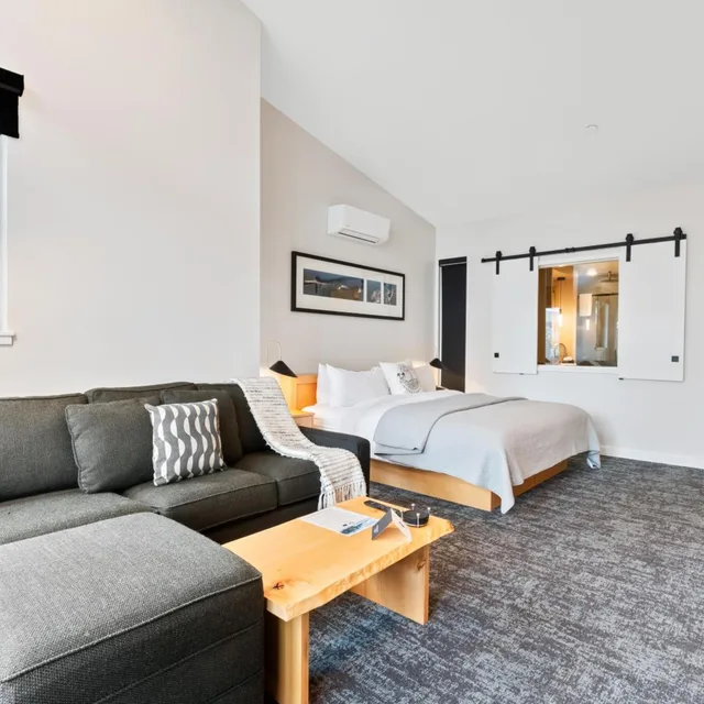 استوديو بسرير كينج، Black Rock Ocean Front Resort 5/10