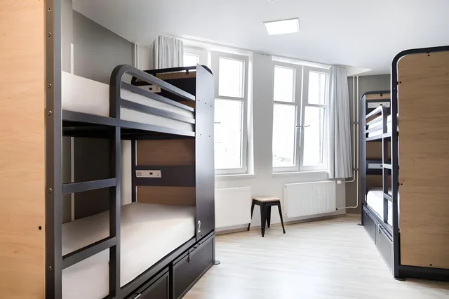 Mixed Dorm, 4 Beds, 4 Bunk Beds, Generator Hamburg 1/2