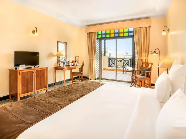 غرفة سوبيريور بسرير كينج بإطلالة على البحر بشرفة، Novotel Al Dana Resort 5/8