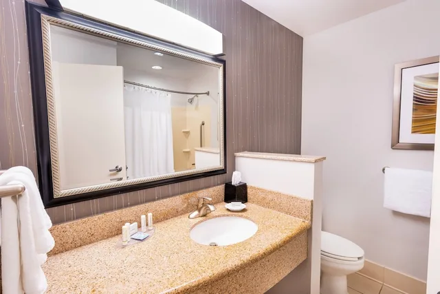 غرفة بسريرين كوين، Courtyard by Marriott Kingston 5/6