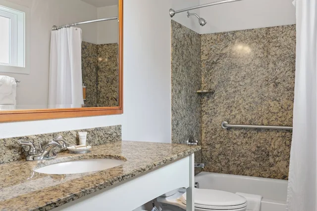 1 Bedroom, Suite, 2 Queen Beds, Ocean Front، Tolovana Inn 6/10