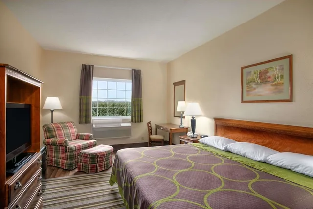 غرفة بسرير كينج لذوي الإعاقة، Super 8 by Wyndham Grayville 2/8