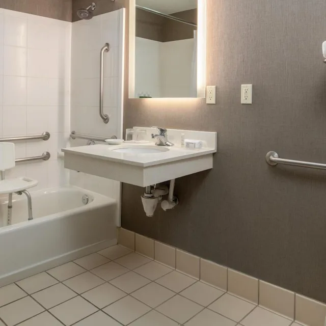جناح بسرير كينج مع سرير سحّاب إضافي مع أريكة، SpringHill Suites by Marriott Portland Airport 3/5