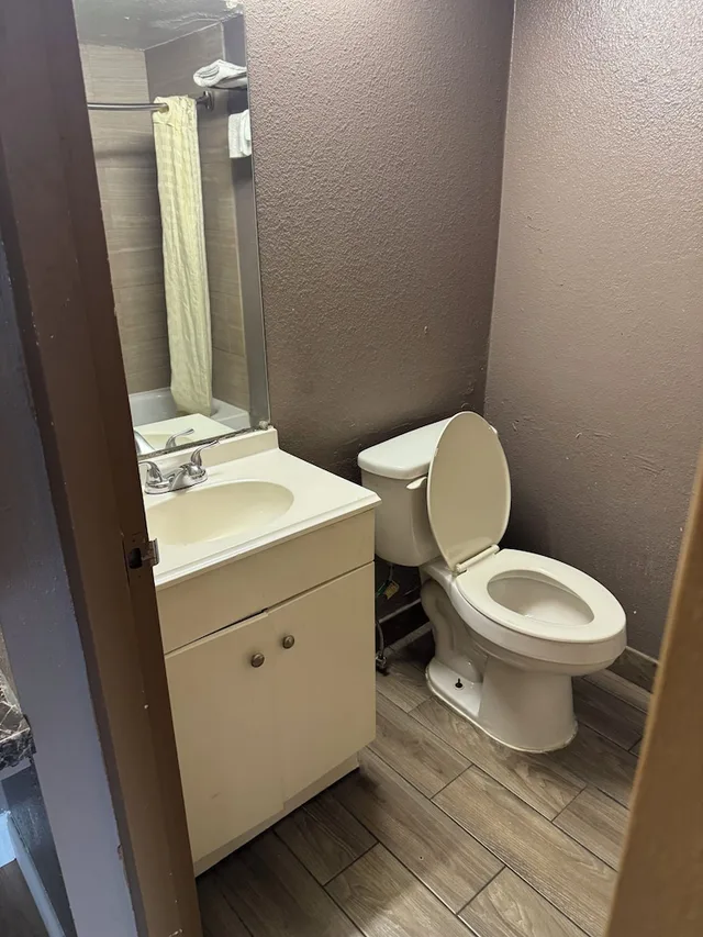 جناح سيغنتشر بسريرين مزدوجين، Economy Inn North Randall 7/10