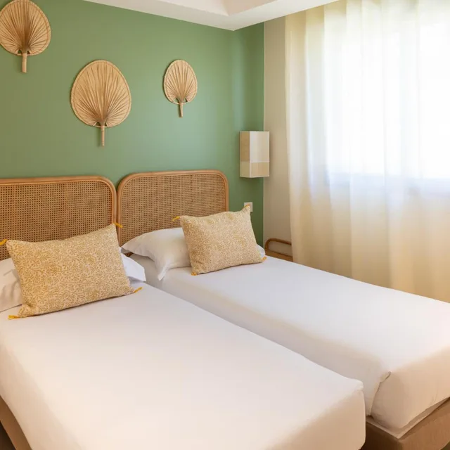 2 Bedrooms, Villa, Hotel Don Cesar 1/7
