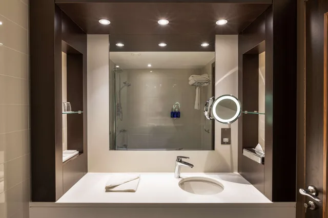 غرفة بريميوم بسرير كينج، Radisson Blu Hotel, Edinburgh City Centre 4/7