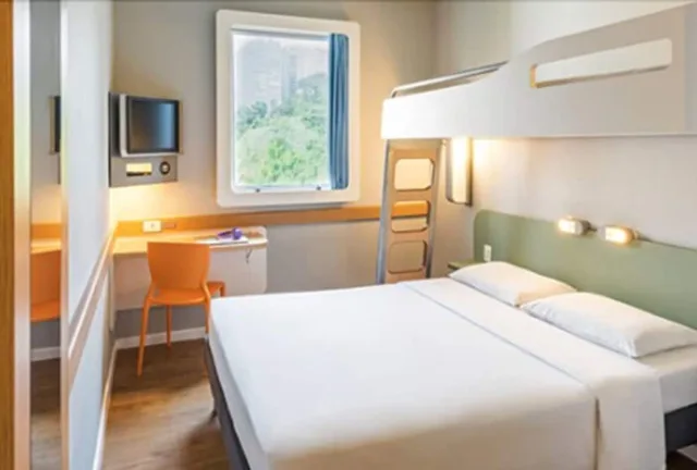 غرفة بسرير مزدوج وسرير فردي، IBIS BUDGET BELEM 1/10