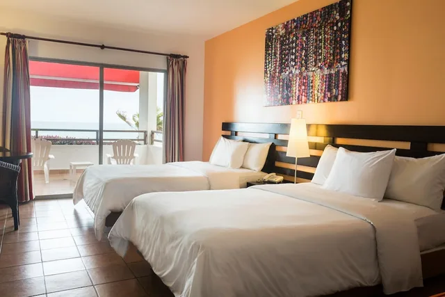 غرفة بسريرين منفصلين بإطلالة على البحر، Royal Decameron Mompiche 1/7