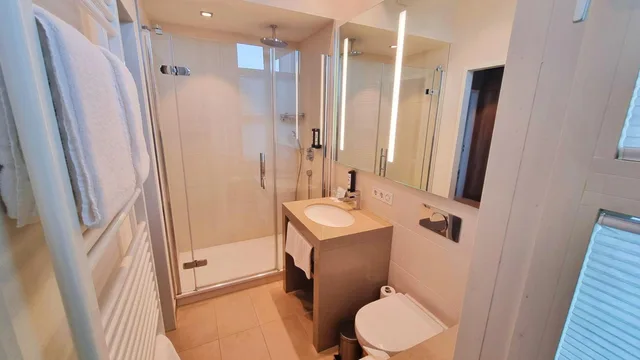 Suite, King Bed, Balcony, Hotel Panorama Hamburg-Harburg 9/9