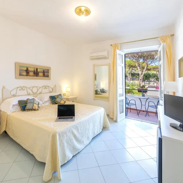 Deluxe, Double Bed, Lateral Side Sea View، Hotel Grazia Alla Scannella 1/3