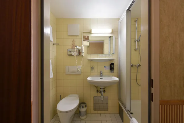 غرفة كومفورت رباعية بسرير مزدوج مع أريكة، Hotel Pension Baronesse 2/2