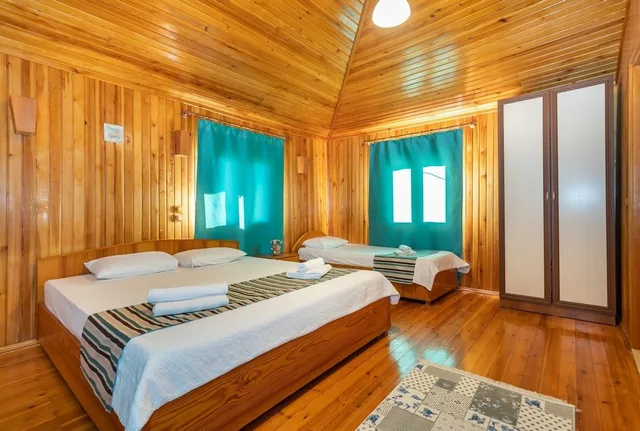 غرفة قياسية ثلاثية بسرير كوين وسرير فردي، Likya Yanartas Bungalow & Apart 2/10
