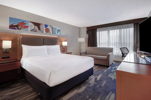 غرفة قياسية بسرير فردي، Crowne Plaza Auburn Hills 3/8