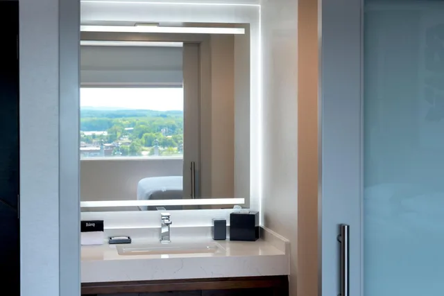 Room, King Bed, City View, Club Lounge Access, Marriott Springfield Downtown 5/8