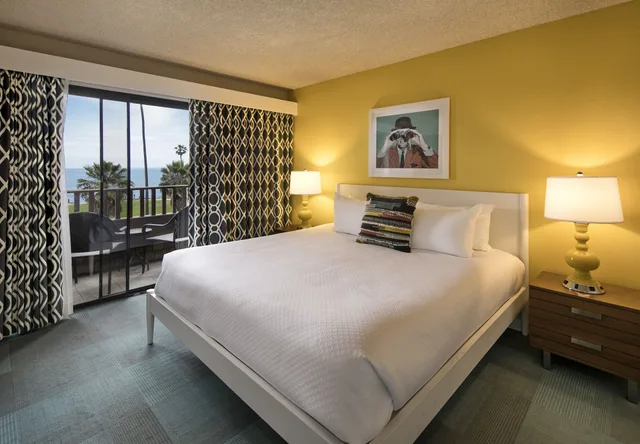 2 Bedrooms, Cove, Suite, 2 Queen Beds, Stair Access Only, Sofa، La Jolla Cove Suites 1/6
