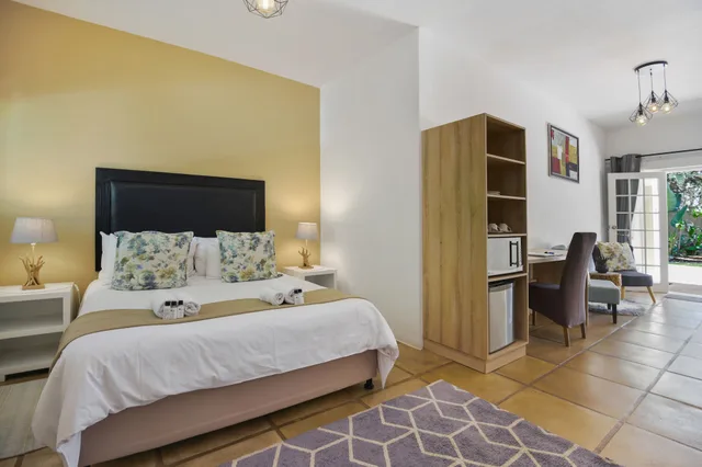 1 Bedroom, Sunset, Comfort, Queen Bed، Caza Beach Guesthouse 2/8