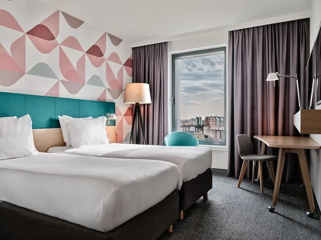 غرفة قياسية بسريرين منفصلين، Holiday Inn Warsaw City Centre 1/6