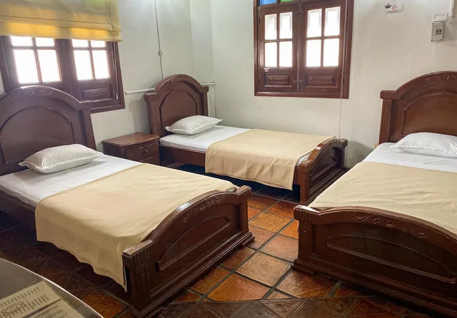 غرفة ثلاثية، Hotel Zaraya 1/3