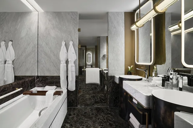 Fairmont Gold, Suite, King Bed, Bay View، Fairmont Xiamen 2/2