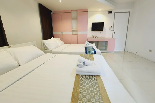 Standard, Twin Beds, Zenith Life 10/10