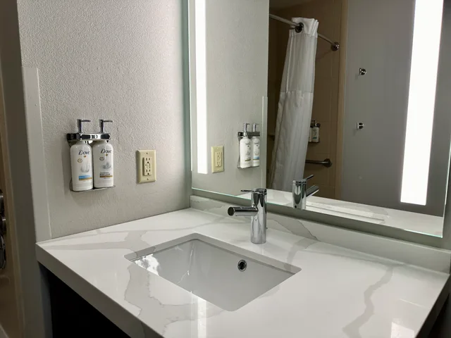 جناح بسرير كينج بغرفة نوم واحدة، Staybridge Suites Milwaukee West-Oconomowoc 6/6