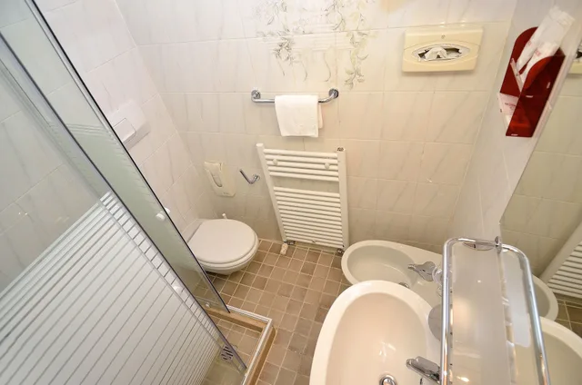 غرفة كلاسيكية بسرير فردي، Orion Hotel 7/8