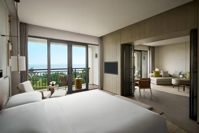 Deluxe, Suite, Ocean View, Marriott Yalong Bay 1/2
