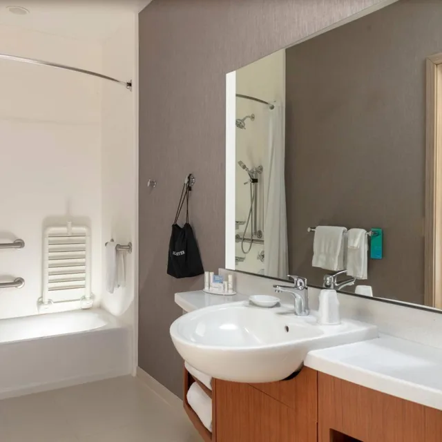 جناح بسرير كينج مع سرير سحّاب إضافي مع أريكة، Springhill Suites By Marriott Great Falls 4/4