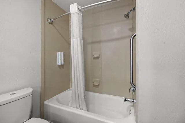جناح بسرير كينج، Clarion Pointe Lakeland I-4 7/8