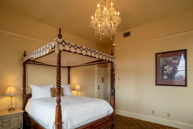 غرفة سوبيريور بسرير كوين، Geiser Grand Hotel 2/4