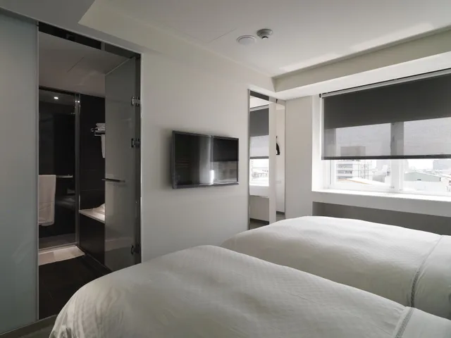 غرفة ديلوكس ثلاثية بسرير مزدوج وسرير فردي بإطلالة على المدينة بحوض استحمام، CityInn Hotel Plus Taichung Station Branch 8/10
