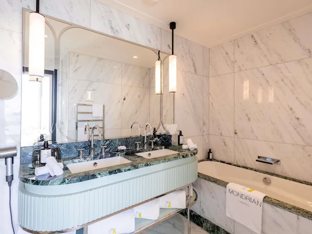 Signature, Suite, King Bed, Sea View, Sofa, Terrace, Mondrian Cannes 7/8