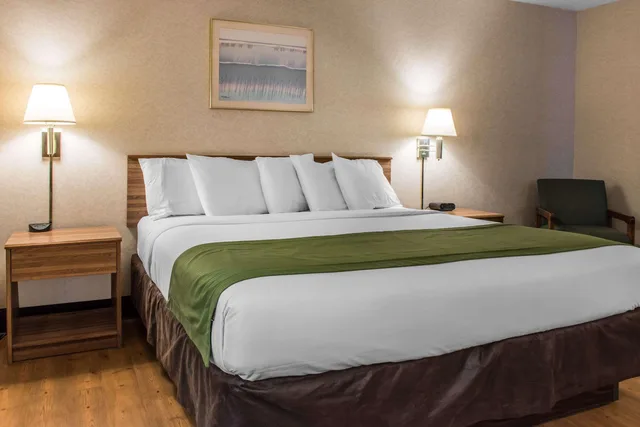 غرفة بسرير كينج، Quality Inn Wilkes-Barre near Arena 2/2