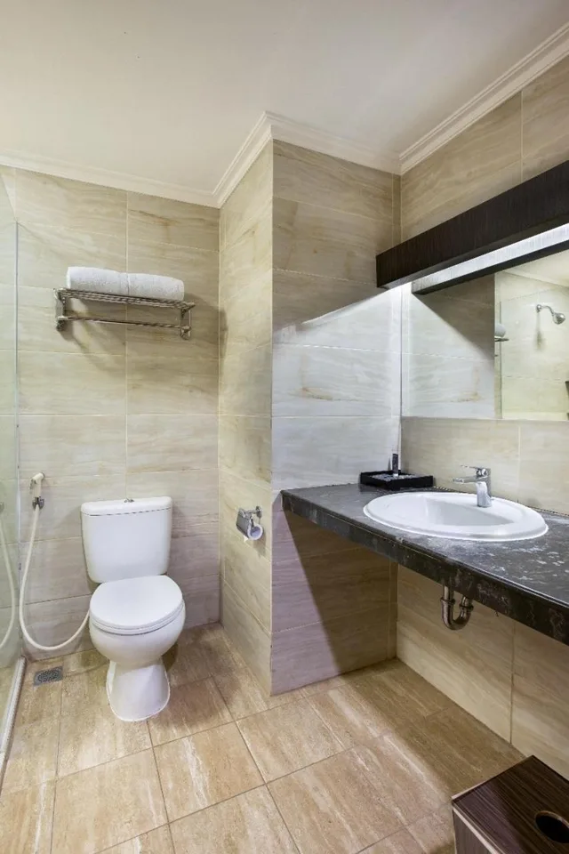 غرفة ديلوكس بسرير مزدوج بشرفة، Riss Hotel Malioboro 2/3