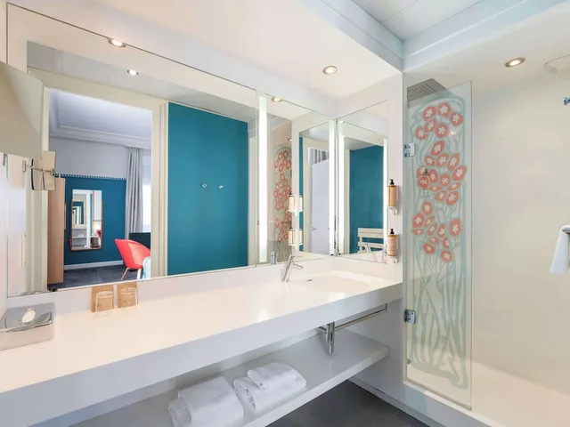 غرفة بريميوم بريفيليج بسرير كوين مع أريكة، Mercure Lyon Centre Chateau Perrache 6/9
