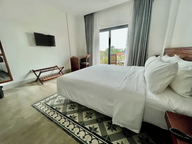 غرفة ديلوكس بسرير كينج بإطلالة على المسبح، DACO Hotel 7/10