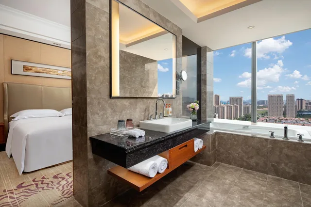 1 Bedroom, Suite, King Bed, Lounge Access, Crowne Plaza Huizhou 6/6