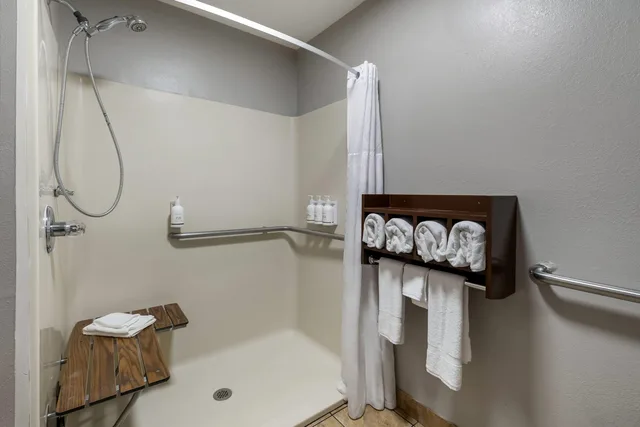 Room, Quadruple, 2 Queen Beds, Accessible, La Quinta Inn & Suites by Wyndham Louisville East 5/6
