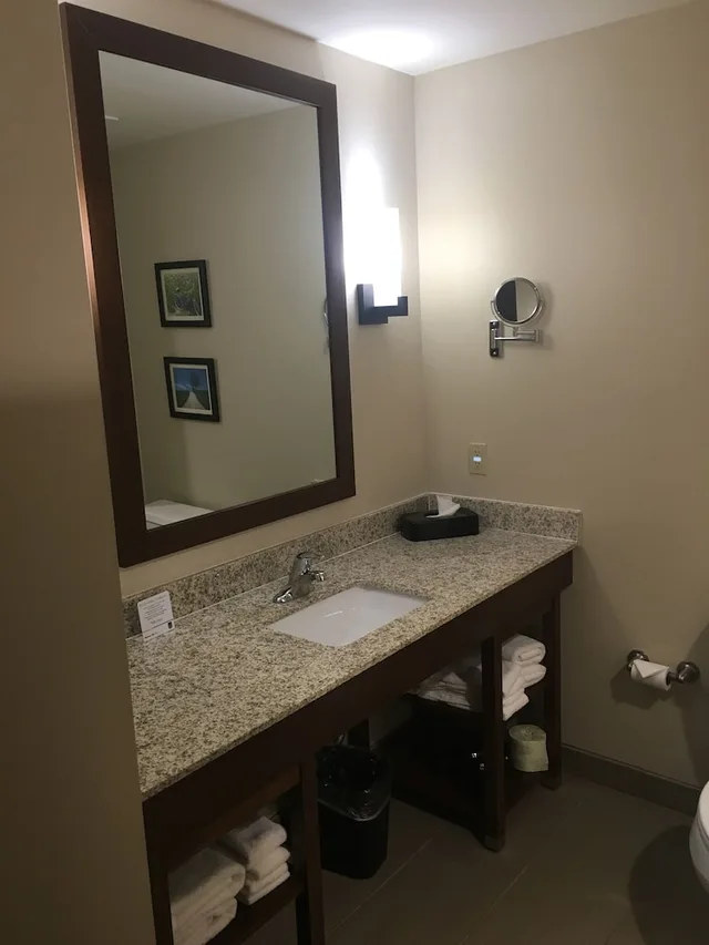 جناح بسريرين كوين مع أريكة في طابق مرتفع، Comfort Suites Hotel and Conference Center, Berlin OH 6/6