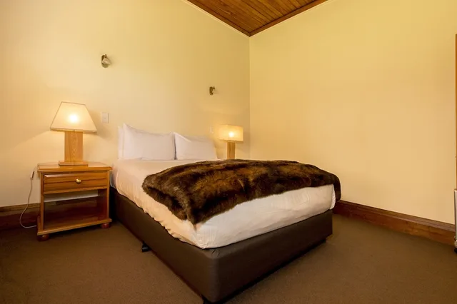 كوخ بسرير كينج وسرير كوين وسريرين منفصلين، Powderhorn Chateau 5/10