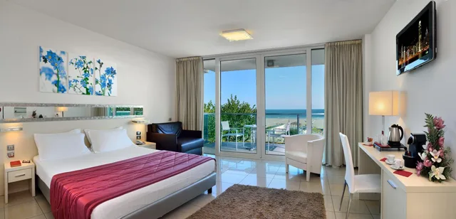 Privilege, 1 Double and 1 Single Bed, Sea Front، MERCURE RIMINI ARTIS 3/10